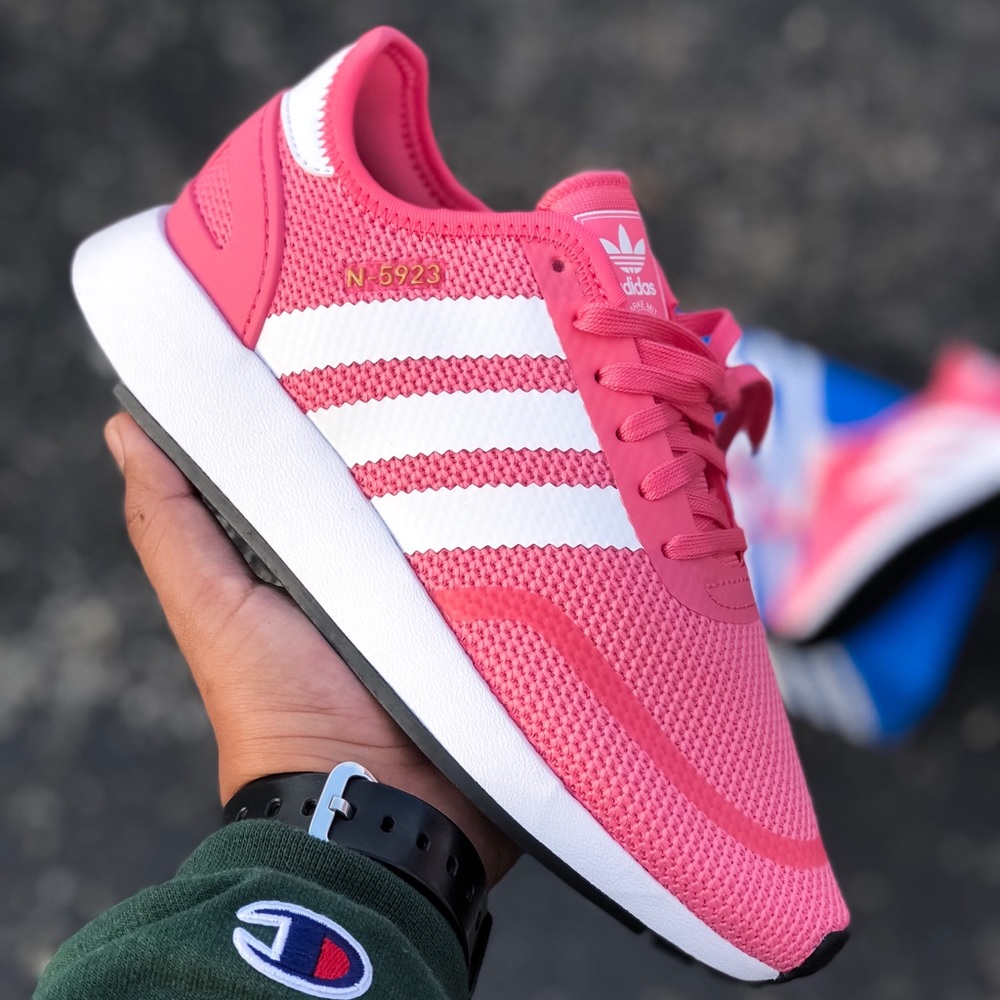 Adidas Runner • Women’s size 6.5 SOLD OUT ON Ⓜ️